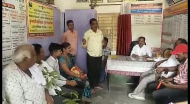 समुद्रपूर: दहावीच्या परीक्षेत तालुक्यात प्रथम आलेल्या पियुष मोटघरे याचा गिरड येथील विकास विद्यालयाकडून सत्कार