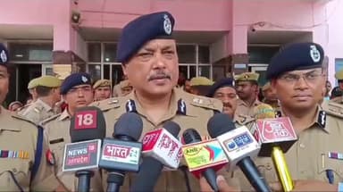 फतेहपुर: जिले में बढ़े अपराध को लेकर ADG और IG ने फोर्स की लगाई क्लास, थरियांव लूट कांड के आरोपियों के नजदीक पहुंची फोर्स ।