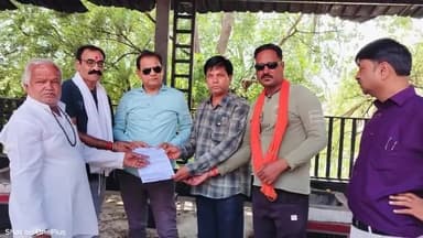 नलखेड़ा: बगलामुखी मंदिर में भक्त मंडल ने SDM को ज्ञापन सोपकर की धुंए के चलते यज्ञशाला का कार्य प्रारंभ नही करने की मांग