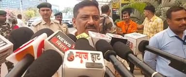 पटना ग्रामीण: पटना एयरपोर्ट पर सांसद संजय झा ने कहा राजद सुप्रीमो लालू प्रसाद यादव के लिए राजनीति उनका परिवार ही है