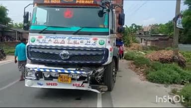 फारबिसगंज: फारबिसगंज रानीगंज सड़क मार्ग पर रामपुर अंसारी चौक पर ट्रक और कार में टक्कर, आधा दर्जन छात्र-छात्राएं गंभीर रूप से घायल.