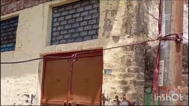 हाथरस: नायी का नगला में गलियों में लटकी है केबल, 2 दिन से विद्युत आपूर्ति बंद होने से लोगों ने जिलाधिकारी से की शिकायत