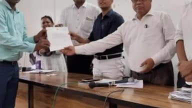 पवई: शासकीय मॉडल विद्यालय पवई का परीक्षा परिणाम उत्कृष्ट आने पर विद्यालय प्राचार्य को मिला प्रशस्ति पत्र