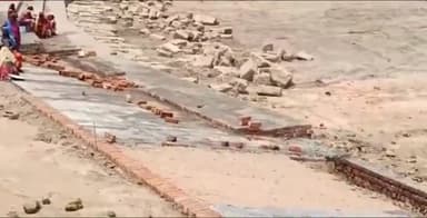 झरिया/जोरापोखर/सिंदरी: झरिया के बनियाहीर स्थिति सात नंबर में बन रहे तालाब पर स्थानीय लोगो का अनियमितता का आप काम को कराया बंद।