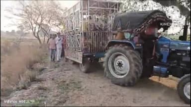 थरथरी: दुधीचक गांव में 24 घंटे के अखंड कीर्तन को लेकर 101 महिलाओं और कन्याओं ने निकाली भव्य कलश शोभायात्रा