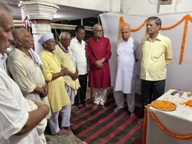 सुपौल: परसोनी में अवकाश प्राप्त शाखा प्रबंधक के निधन पर पेंशनर समाज के लोगों ने दी श्रदांजलि