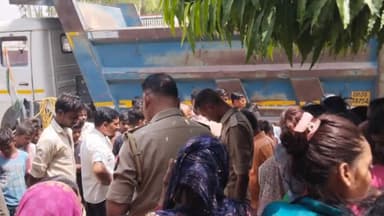 हरदोई: मझिला थाने के अयारी गांव मे सड़क के किनारे खड़े डंपर में बाइक घुसी,युवक की मौत,ड्यूटी कर घर लौट रहा था