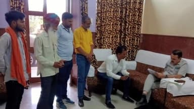 बूंदी: गोभक्तों ने प्रभारी सचिव कुंजीलाल मीणा को सर्किट हाउस में ज्ञापन सौंप कर स्थगन आदेश की पालना की उठाई मांग