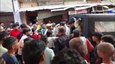 फिरोज़ाबाद: हिमायूपुर इलाके में एक महिला की झोलाछाप क्लिनिक पर इलाज के दौरान हुयी मौत,गलत इंजेक्शन लगाने का आरोप लगाकर लगाया जाम