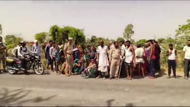 सवायजपुर: सवायजपुर क्षेत्र में एक घर से दूसरे घर जा रहे अधेड़ की तेज रफ्तार ट्रैक्टर की टक्कर से हुई दर्दनाक मौत