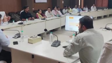 खरगौन: खरगोन DM कार्यालय में जिले में संचालित औद्योगिक इकाई के प्रतिनिधियों के साथ बैठक कलेक्टर ने दिए निर्देश