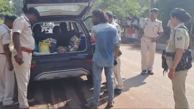 डेहरी: लोकसभा चुनाव को लेकर स्पेशलड्राइव के दौरान डेहरी सहित विभिन्न इलाके में  पुलिस ने चलाया वाहन चेकिंगअभियान