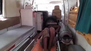 आंवला: आंवला में तड़पता रहा मरीज घंटों बाद पहुंची एंबुलेंस शासन की लाख कोशिश के बावजूद एंबुलेंस विभाग नहीं सुधर रहा।