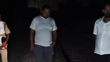 आंवला: आंवला क्षेत्र के निसोई रेलवे स्टेशन के समीप रेल इंजन से कटकर एक व्यक्ति की हुई मौत,शव पोस्टमार्टम को भेजा।