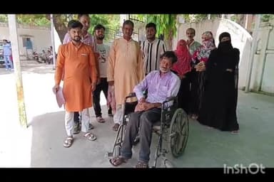 बरेली: बारादरी थाना क्षेत्र में व्हीलचेयर पर कैंसर पीड़ित,पहले पीटा,फिर लिखाया छेड़छाड़ का फर्जी मुकदमा, एसएसपी से शिकायत