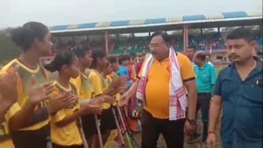 সোণাৰি: সোণাৰিৰ গগৈমাৰিত আন্তঃজিলা ছিনিয়ৰ মহিলা হকী প্ৰতিযোগিতাৰ চূড়ান্ত খেলত মন্ত্ৰী যোগেন মহন,বিধায় ধৰ্মেশ্বৰ কোঁৱৰ