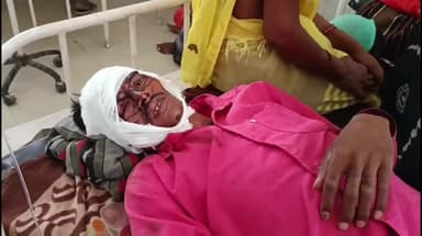 टीकमगढ़: क्योलाई गांव के पास पीछे से बाइक ने मारी दूसरी बाइक में टक्कर बाइक पर सवार बाइक चालक हुआ घायल जिला अस्पताल में भर्ती