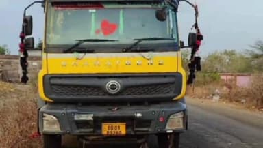 खरगौन: खरगोन शहर के खंडवा रोड पर मुरूम का अवैध परिवहन करते खनिज अधिकारी ने डंपर को किया जब्त