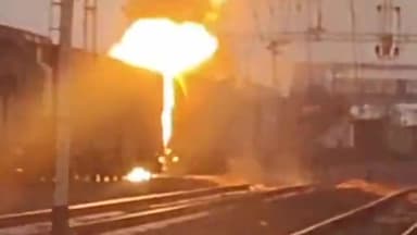 पचपहाड़: झालावाड़ रोड़ स्थित रेलवे स्टेशन पर चलती माल गाड़ी में लगी भीषण आग, तीन दमकलों की मदद से आग पर पाया काबू