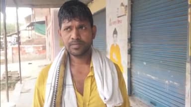 वाराणसी में सर गोवर्धन में व्यक्ति नहीं डाल पाया वोट पहले से डाला जा चुका था वोट जताई नाराजगी