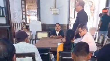 बहराइच: जिला बार एसोसिएशन सभागार मे ग्राम न्यायालयों की स्थापना के विरोध मे अधिवक्ताओं ने की बैठक हुए न्यायिक कार्य से विरत