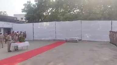 मुरादाबाद: थाना मूंढापांडे मे पीआरवी में तैनात हेड कांस्टेबल की अचानक मौत पूरे राजकीय सम्मान के साथ उनके परिवार को सौंपा