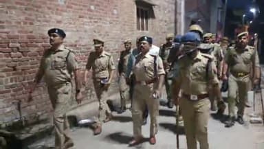 सवायजपुर: पाली कस्बे में हुई दंगा नियंत्रण योजना की रिहर्सल, एसपी ने पुलिसकर्मियों को सिखाए दंगा नियंत्रण के गुण