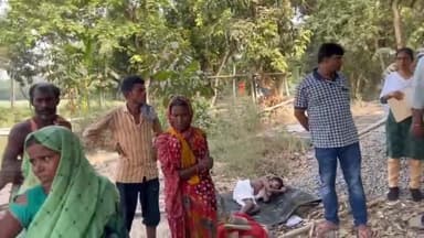 बेगूसराय: बेगूसराय के मानियप्पा गांव में आग के कारण झुलसकर एक बच्ची की हुई मौत,परिजनों से मिलने पहुंचे विधायक राजकुमार सिंह