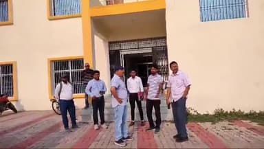 ठेठईटांगर: नेताजी सुभाष चंद्र बोस स्टेडियम का DC ने किया निरीक्षण, दिए कई निर्देश