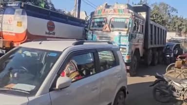 नौबतपुर: नौबतपुर बिक्रम मुख्य मार्ग एन एच 139पर स्थित नौबतपुर बाजार में लगा जाम