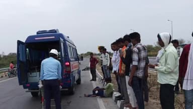 कनवास: कालिया कुई हाइवे पर तेज रफ्तार बाइक पीछे से पिकअप से टकराई, बाइक सवार युवक का पैर टूटा