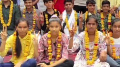 सुनेल: कस्बे के एक निजी विद्यालय में विद्यार्थियों का किया सम्मान