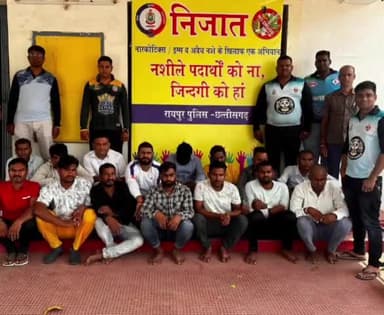 चटोद गांव में देर रात पुलिस की दबिश,आधी रात को खेत में जुआ खेल रहे 15 जुआरी गिरफ्तार।