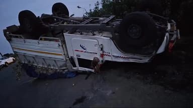 हज़ारीबाग: लीची लदी पिकअप वाहन दुर्घटनाग्रस्त