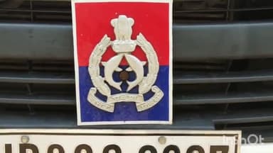 जलेसर: तबीयत खराब होने पर मंडी समिति से एटा मेडिकल कॉलेज में भर्ती कराए गए केनरा बैंक जीनावली के मैनेजर नहीं पहुंचे घर