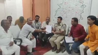 खरगौन: इंदौर में ब्याही बैंककर्मी नवविवाहिता की हुई संदिग्ध मौत , मामले को लेकर जिला एसपी कार्यालय पहुंचे परिजन एवम् समाजजन ,