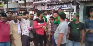 बिहिया: आरा लोकसभा क्षेत्र के नवनिर्वाचित सांसद सुदामा प्रसाद के जीत पर नया टोला मोड़ के पास समर्थकों ने मनाया जश्न