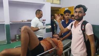 आंवला: आंवला में देर रात्रि टैंकर ने टेंपो को मारी टक्कर, टेंपो चालक गंभीर घायल जिला अस्पताल रेफर।