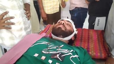 ਮੋਗਾ: ਜੀਰਾ ਰੋਡ 'ਤੇ ਰਹਿਣ ਵਾਲੇ ਇੱਕ ਵਿਅਕਤੀ ਨਾਲ 20 ਤੋਂ 25 ਵਿਅਕਤੀਆਂ ਨੇ ਕੀਤੀ ਕੁੱਟਮਾਰ, ਜ਼ਖਮੀ ਵਿਅਕਤੀ ਸਰਕਾਰੀ ਹਸਪਤਾਲ 'ਚ ਦਾਖਲ