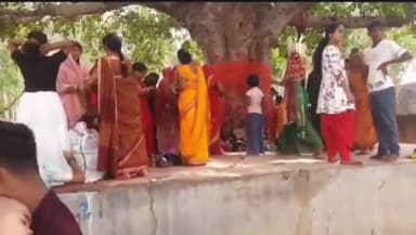 कस्बा: कस्बा प्रखंड में धूमधाम से मनाई गई वटसावित्री पूजा, व्रती महिलाओं ने पति के लम्बे उम्र की कामना की