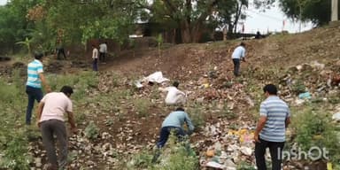 बैतूल: भरकावाड़ी गांव के तालाब में ग्रामीणों ने चलाया स्वच्छता का अभियान