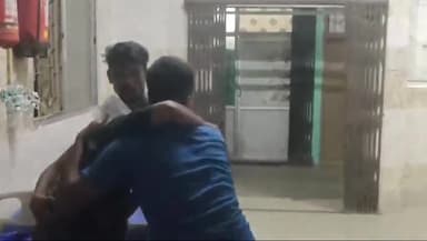 ক্যানিং ১: বাসন্তীর সাতমুখিতে বাইকের ধাক্কায় জখম এক যুবক, চিকিৎসার জন্য আনা হল ক্যানিং মহকুমা হাসপাতালে