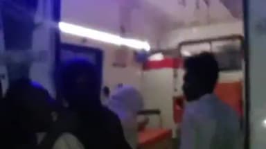 खरगौन: ग्राम पोई में तेज हवा आंधी के बीच धराशाई हुआ कच्चा मकान  हादसे में 3 बहने हुई घायल जिला अस्पताल में किया भर्ती