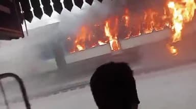 पटना जसीडीह मेमू ट्रेन में किऊल स्टेशन पर लगी आग कई बॉगी जलकर राख