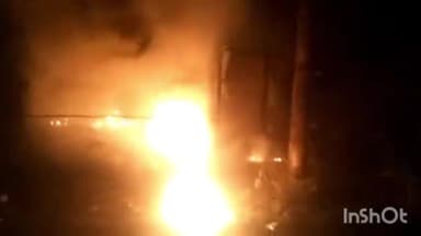 जलेसर: कस्बा जलेसर में 100 केवीए के ट्रांसफार्मर में लगी भीषण आग, मची अफरा तफरी