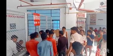 सुपौल: सुपौल पुलिस ने नशीली पदार्थ मामले में अलग-अलग जगह से 11 लोगों को गिरफ्तार कर मेडिकल कराने लाई  सदर अस्पताल सुपौल