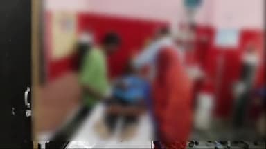 मंझनपुर: रेप पीड़ित किशोरी ने भरवारी में ट्रेन के सामने कूदकर जान देने की कोशिश की, गंभीर हालत में जिला अस्पताल में इलाज जारी