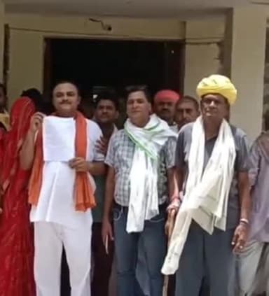 गंगापुर: छावा की बगीची गांव के ग्रामीण पानी की समस्या को लेकर जिला कलेक्टर को सोपा ज्ञापन