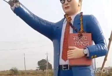जालौन: उरई: सिरसा कलार थाना क्षेत्र में अराजक तत्वों ने अंबेडकर की प्रतिमा को किया खंडित ग्रामीणों में दिखा आक्रोश।