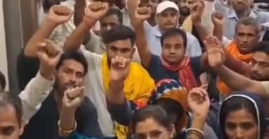 पटना ग्रामीण: एग्जीबिशन रोड स्थित डाटा कार्यालय का अतिथि शिक्षकों ने सेवा के बदले करार राशि का भुगतान नहीं किए जाने पर किया घेराव